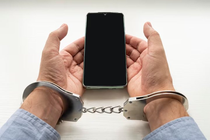 Оскорбил и распространил порно: В Джизаке мужчина нашел телефон женщины и его понесло на безумие