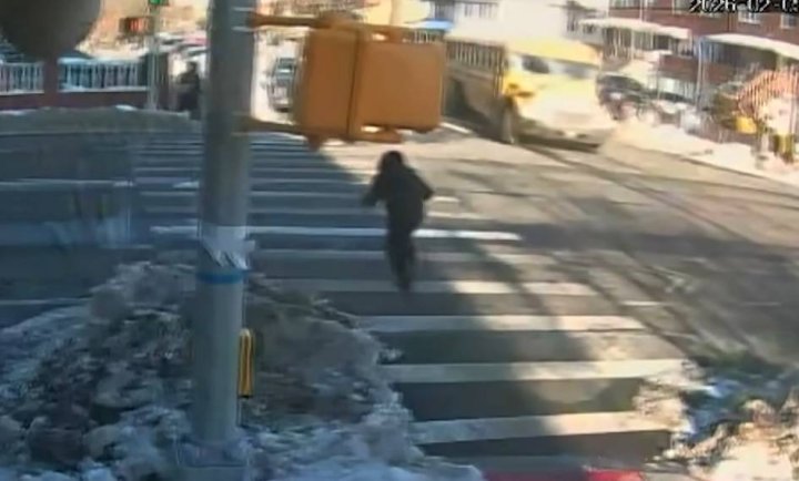 В Нью-Йорке школьный автобус сбил 11-летнюю узбекистанку