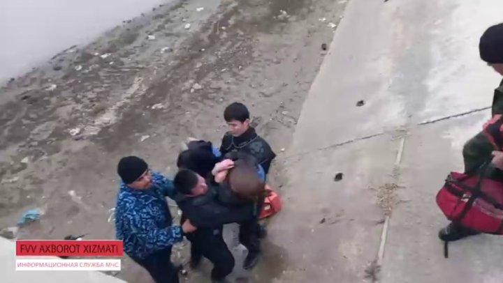 Сотрудники МЧС спасли тонущую в канале жительницу Нукуса