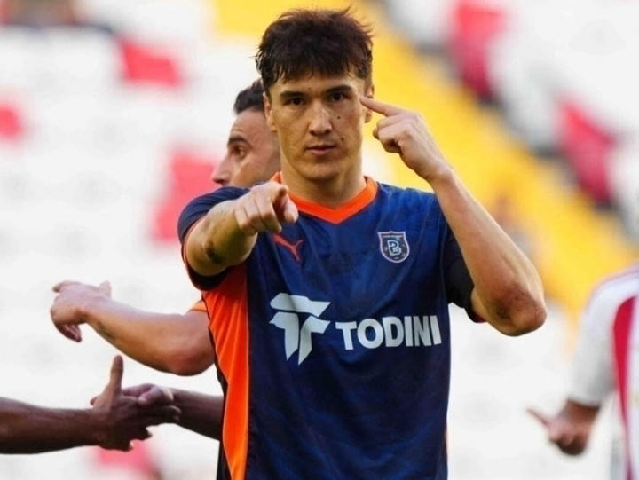 Узбекский футболист Элдор Шомуродов неожиданно оказался в Италии