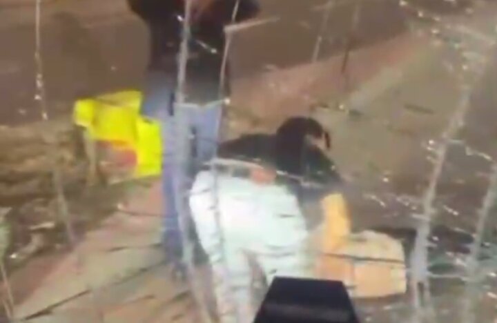 В Ташкенте курьер по своей вине попал под автобус