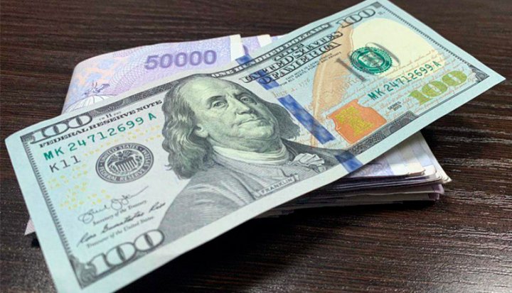 Итоги января: доллар начинает наступление на сум