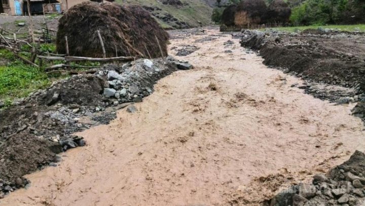 Ранним утром в Джизаке зафиксирован сход селя, затоплены дома