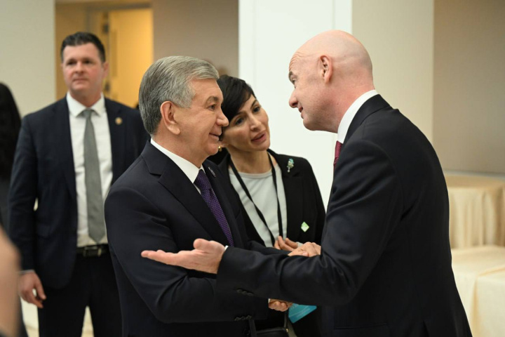 Шавкат Мирзиёев встретился с президентом ФИФА