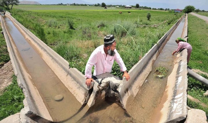 В Узбекистане вводят двойной налог на воду для расточительных фермеров