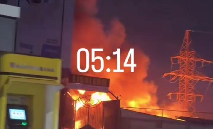 Ранним утром в Ташкенте вспыхнул строительный рынок «Изза»