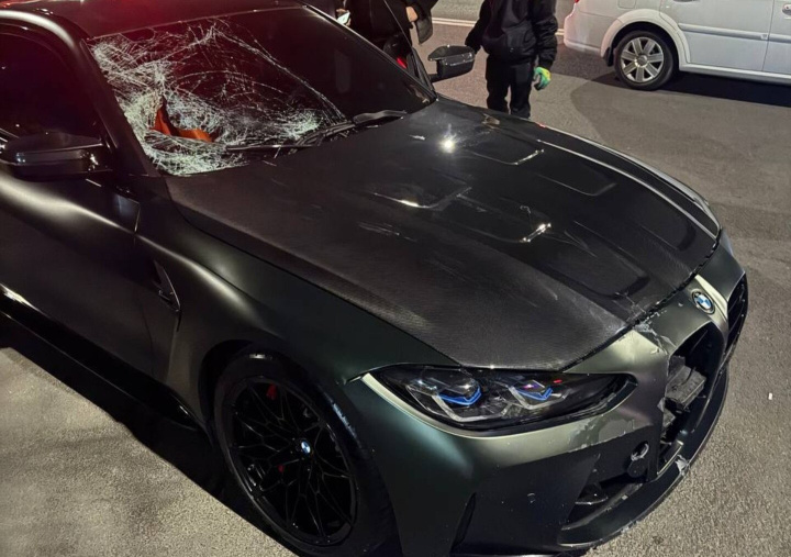 За рулём премиального авто находился школьник: В Ташкенте сотрудник ДПС находится в тяжёлом состоянии после ДТП