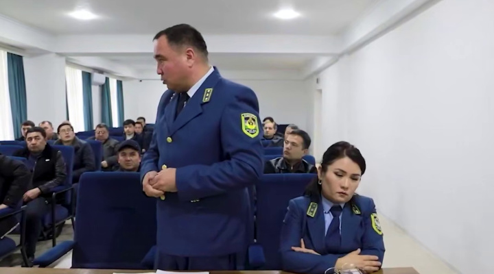 Налоговики рассказали про борьбу с теневой экономикой предпринимателям Сырдарьи