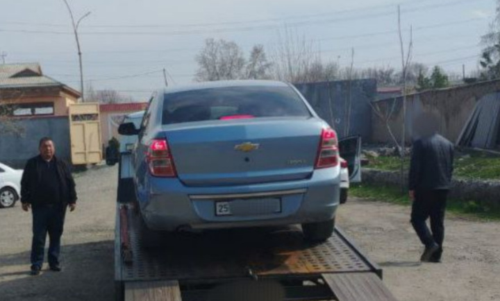 Житель Джизака избил человека и остался без своего автомобиля