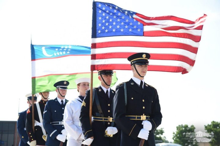 Правозащитники требуют от США снять визовый бан с Узбекистана через суд