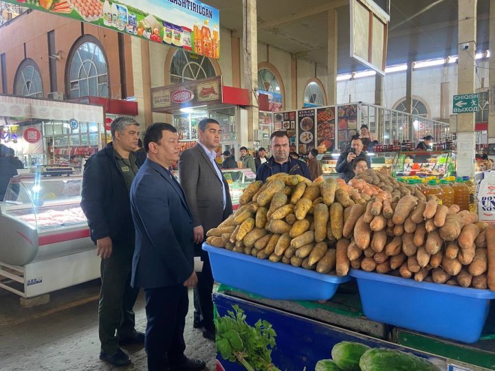 Налоговики проверяют рынки Ташкента на необоснованно завышенные цены