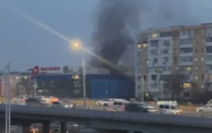 В Ташкенте произошёл пожар в торговом комплексе - видео