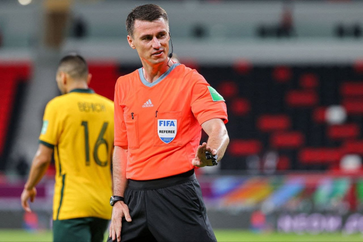 Узбекский футбольный рефери застрял в Катаре